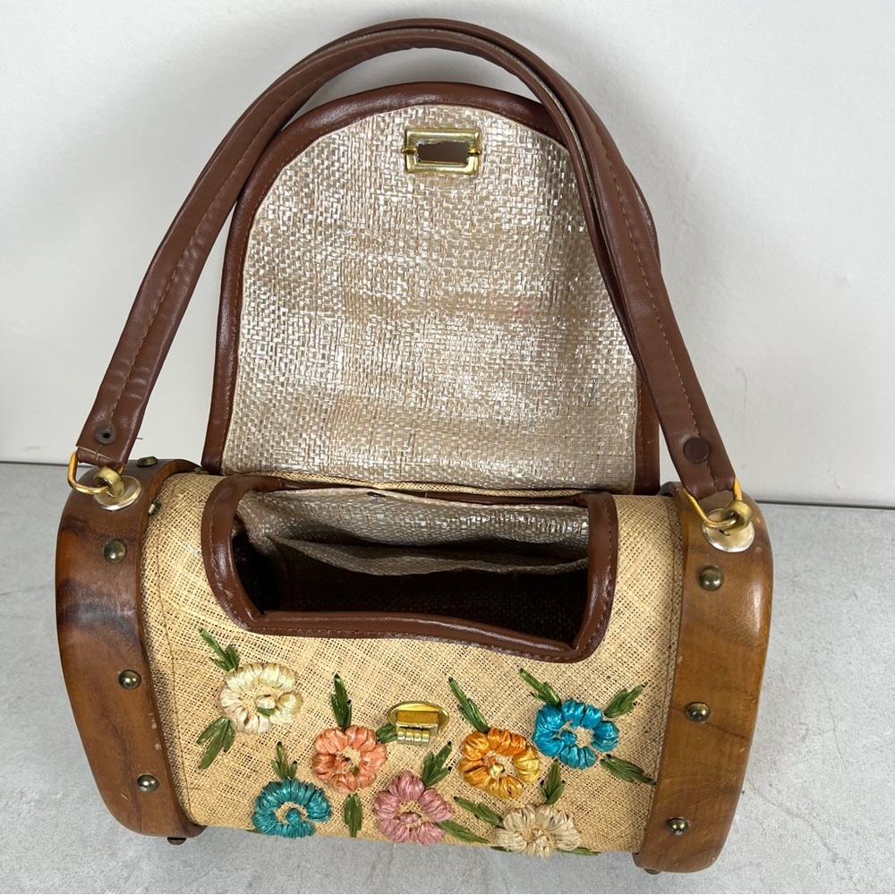 Vintage 60s Raffia Straw and Wood Floral Handbag - Picture 3 of 13